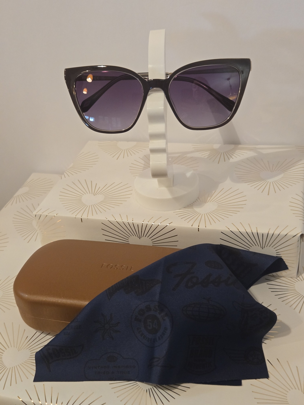 Fossil Women's Cat Eye Sunglasses - Olive Green Frame, Purple Gradient Lenses